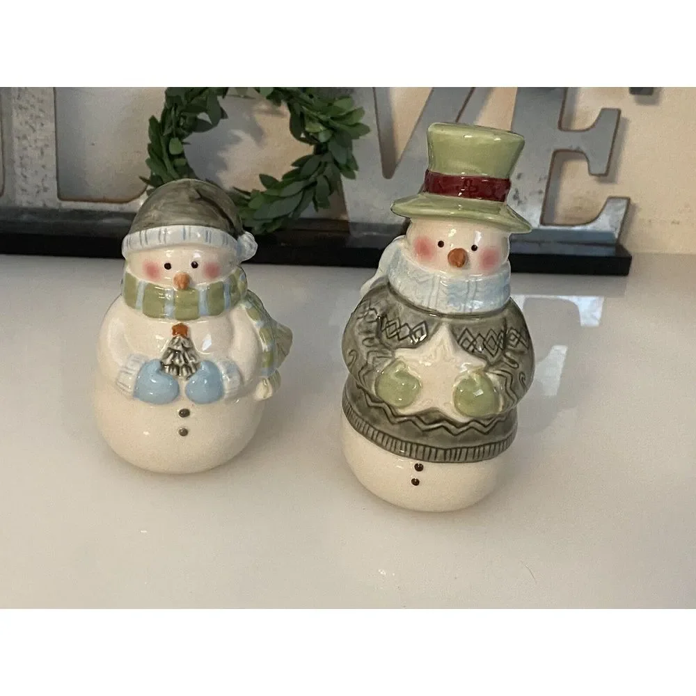 Vintage 1970's Snowman Salt and Pepper Shaker 2 pc Set 4.5
